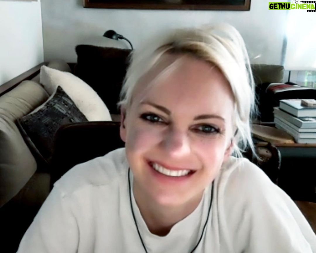 Anna Faris Instagram - Learn Swedish from @joelkinnaman! @unqualified