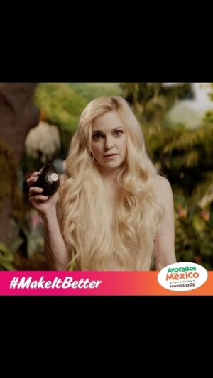 Anna Faris Instagram - I’m excited to make the Big Game better with my favorite brand of fresh avocados, @AvocadosFromMexico! And all I’m wearing is a smile! #MakeItBetter #Sponsored​