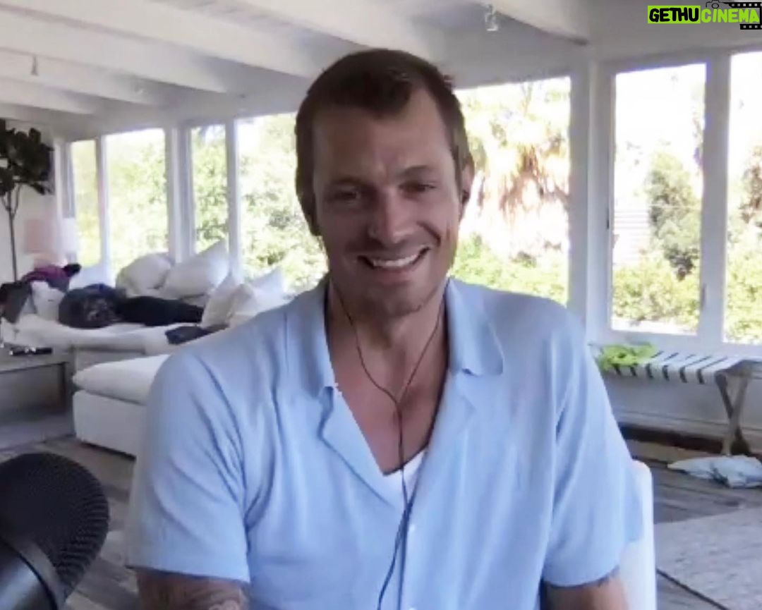 Anna Faris Instagram - Learn Swedish from @joelkinnaman! @unqualified