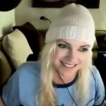Anna Faris Instagram - Thinking @zoeydeutch and I should start a knitting circle. Do you like my hat?