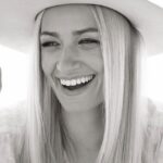 Anna Faris Instagram - It’s been so long since I last spoke with @bethbehrs that I forgot she likes country music. And that her favorite curse word is “balls” @unqualified