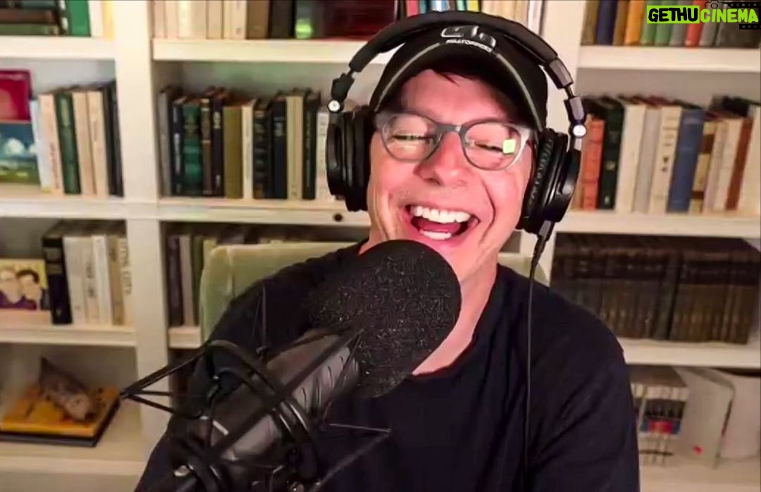 Anna Faris Instagram - My “remarkable” friend @seanhayes is on this week’s @unqualified. We talk about his new podcast and the thrills of working on a sitcom. Plus @dansavage stops by to show me how Unqualified I really am.