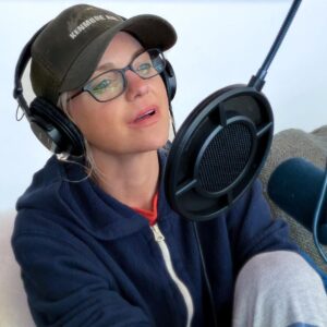 Anna Faris Instagram - I’m afraid to cook for @laurenlapkus but we talked about how we’re coping these days, making sitcoms and why The Golden Girls is one of the best shows ever…@unqualified