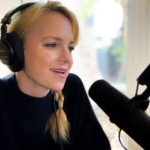 Anna Faris Instagram - I had a few writing questions so I got Oscar-winning duo @jimrash and #natfaxon to help me  @unqualified.