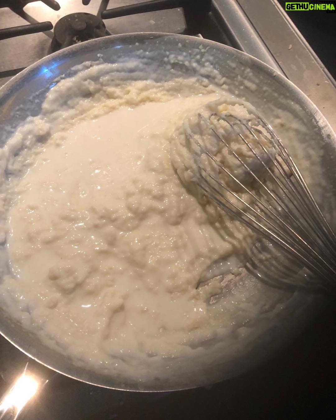 Anna Faris Instagram - Super easy! Just take anything you value out of the fridge (milk, butter, etc.), stir into a pan, and tell small children mashed potatoes are served!