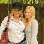 Anna Faris Instagram - Hey everyone - This photo was taken several weeks ago when the world was a very different place. Thanks for checking up on us! @wendi_mclendon_covey is on the podcast today! We talk about her fear of snakes, love of wolves and our mutual admiration of Pippi Longstocking @unqualified