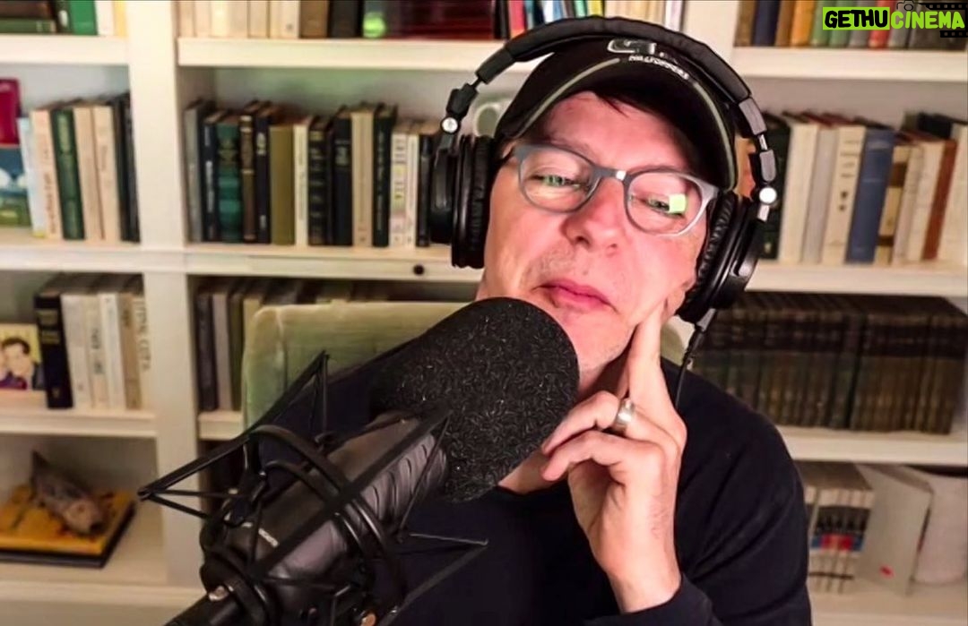 Anna Faris Instagram - My “remarkable” friend @seanhayes is on this week’s @unqualified. We talk about his new podcast and the thrills of working on a sitcom. Plus @dansavage stops by to show me how Unqualified I really am.