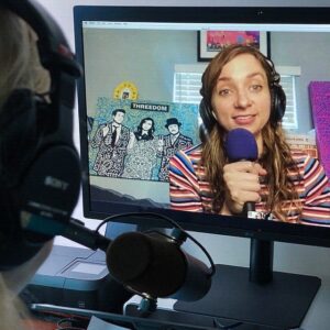 Anna Faris Instagram - I’m afraid to cook for @laurenlapkus but we talked about how we’re coping these days, making sitcoms and why The Golden Girls is one of the best shows ever…@unqualified