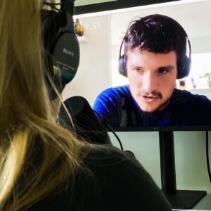 Anna Faris Instagram - I got to spend an afternoon talking with @jhutch1992 about his career, his life and how we didn’t meet at a Hall & Oats concert. @unqualified