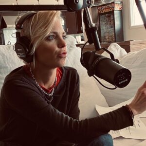 Anna Faris Instagram - A few weeks ago, when the world was still normal, I got to spend a few hours with YouTube superstar @daviddobrik. He gave me an education on cartoon porn, how to create a fake earthquake, and the value of friendship. Then @jasonnash dropped by because he basically lives there. @unqualified