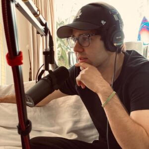 Anna Faris Instagram - A few weeks ago, when the world was still normal, I got to spend a few hours with YouTube superstar @daviddobrik. He gave me an education on cartoon porn, how to create a fake earthquake, and the value of friendship. Then @jasonnash dropped by because he basically lives there. @unqualified