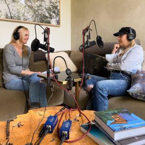 Anna Faris Instagram - Hey everyone - This photo was taken several weeks ago when the world was a very different place. Thanks for checking up on us! 
@wendi_mclendon_covey is on the podcast today! We talk about her fear of snakes, love of wolves and our mutual admiration of Pippi Longstocking @unqualified