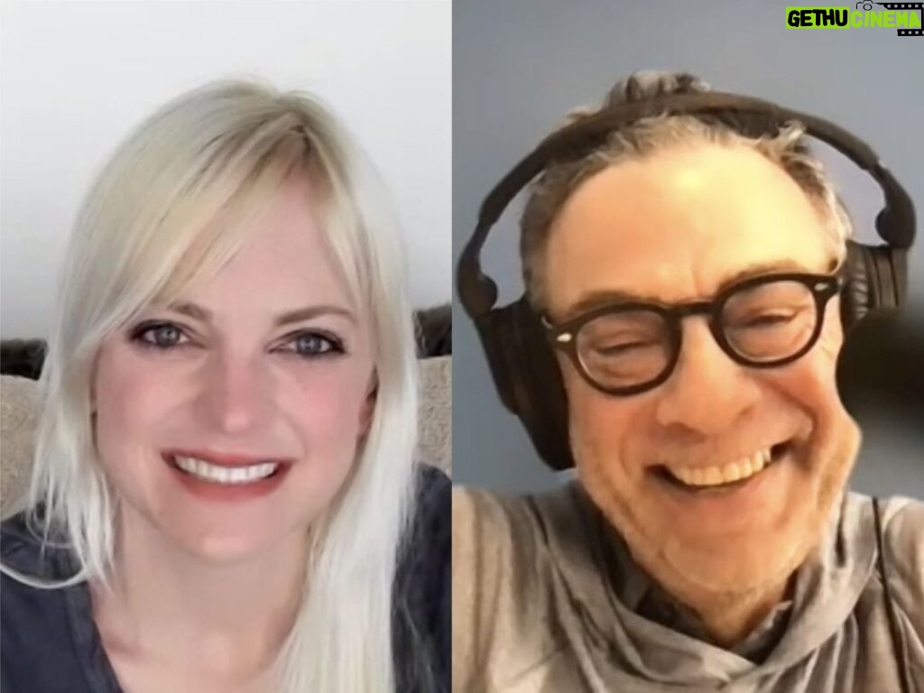 Anna Faris Instagram - Making sense of an often confusing world, the brilliant Stephen Dubner (co-host of the No Stupid Questions podcast and co-author of Freakonomics) was my guest on @unqualified last week! Listen on Apple Podcasts or wherever you get your podcasts!