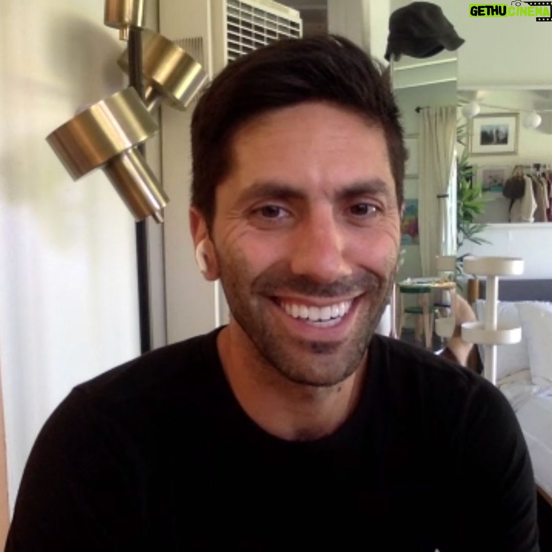 Anna Faris Instagram - Do you know where the term “catfished” came from? This week’s guest and co-host @nevschulman recounts his relationship with a woman who didn’t exist… Listen on Apple Podcasts or wherever you get your podcasts!