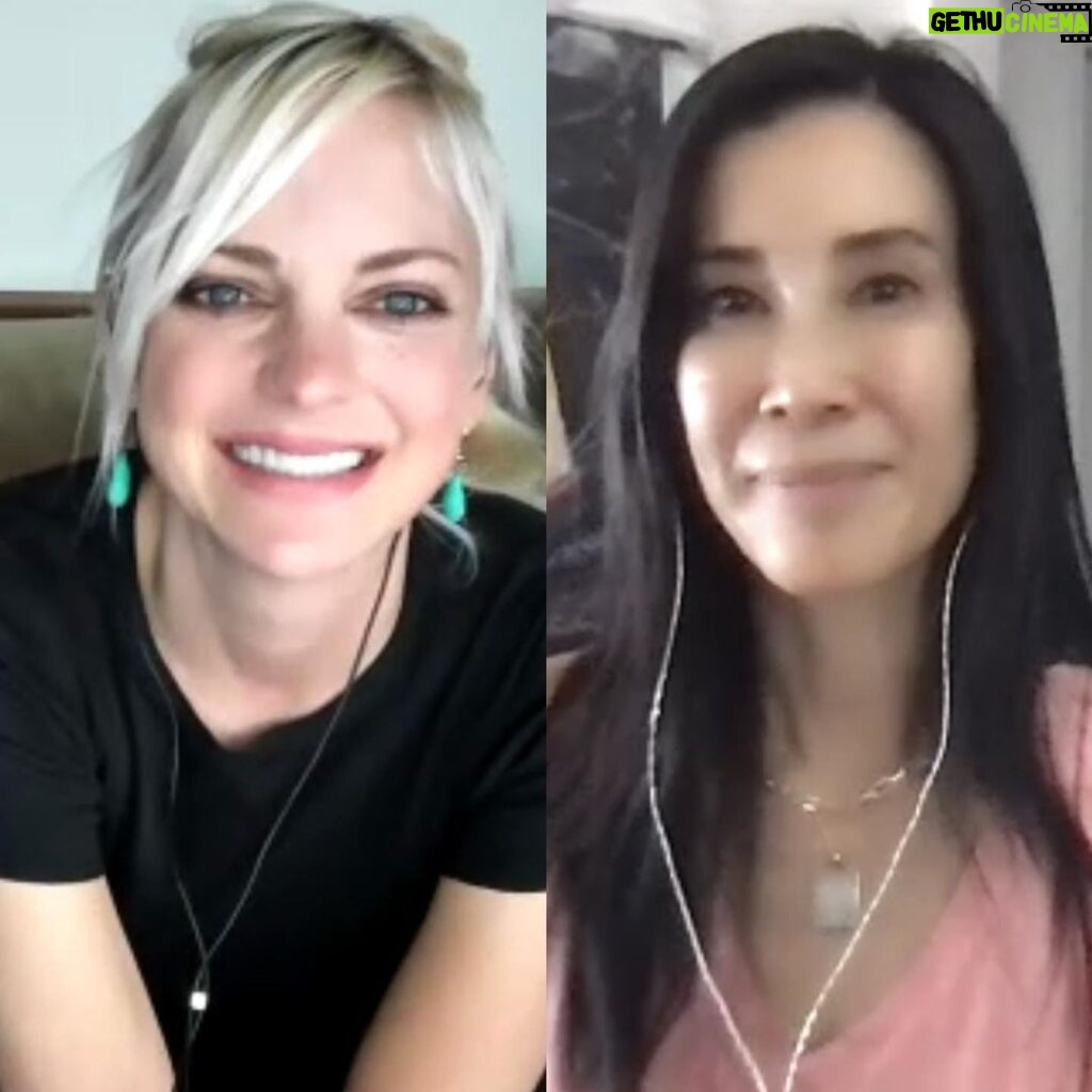 Anna Faris Instagram - Lisa Ling takes a break from reporting and joins me on @unqualified! @lisalingstagram