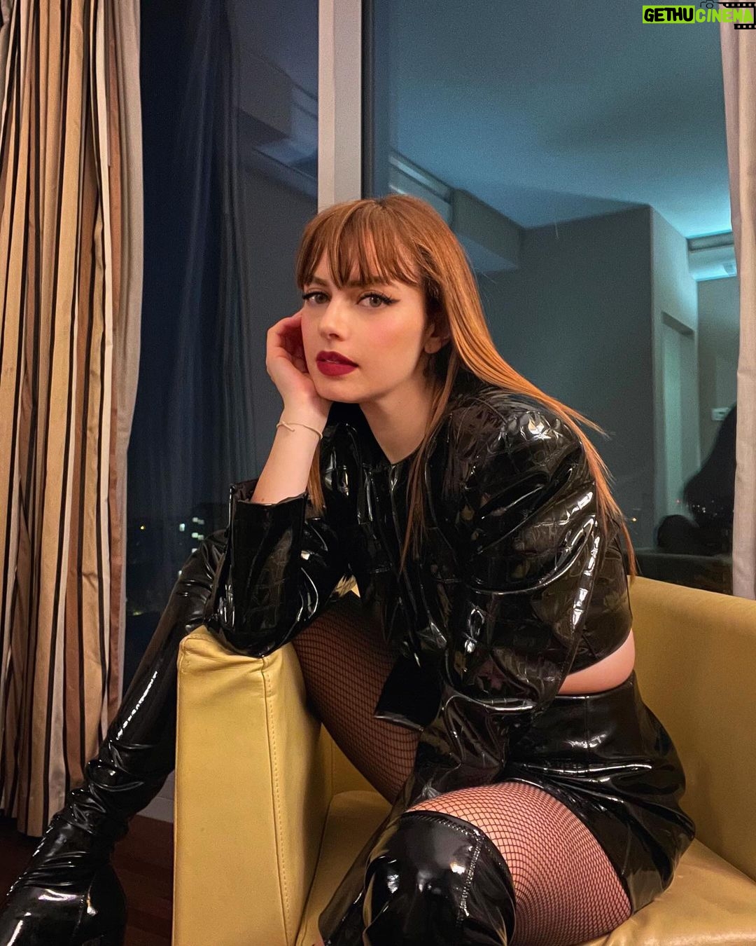 Annalisa Scarrone Instagram - Ma buonasera 💋💋💋