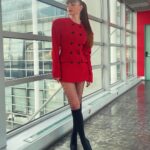 Annalisa Scarrone Instagram - Ci vediamo oggi in apertura di puntata ❤️ @amiciufficiale #Sinceramente