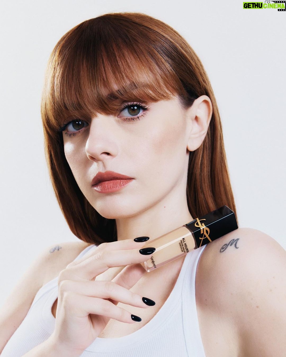 Annalisa Scarrone Instagram - Never without 🖤 #AllHoursConcealer @yslbeauty #MakeUp #adv #AllHours