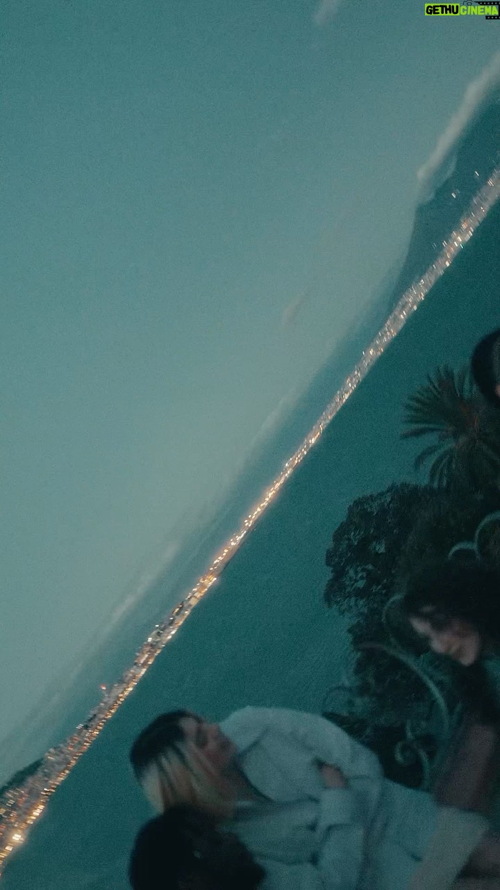 Annalisa Scarrone Instagram - Fare da colonna sonora a queste immagini mi emoziona davvero molto. E mi emoziona ancora di più aver avuto l’onore di reinterpretare una canzone così bella, così importante. L’amore, quello vero, di sicuro è passato di qui ❤️ #garofalove #lamorequellovero #pastagarofalo @pastagarofaloit
