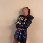 Annalisa Scarrone Instagram - In contemplazione 🥹 Realizzare fino in fondo la portata di questi traguardi è un’emozione immensa, difficile da descrivere a parole. Grazie veramente dal profondo del cuore a tutti ❤️ Vi voglio tanto bene