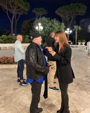 Annalisa Scarrone Instagram - Piccolo momento celebrativo di questa incredibile estate passata insieme 🥹
…… Stiamo tornando ❤️🤩