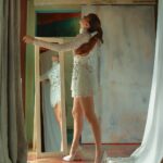 Annalisa Scarrone Instagram - Mi sono chiesta tante volte che cos’è l’amore, e la verità è che non ho una risposta precisa. Io lo interpreto come una spinta fortissima verso il futuro, quella passione che ti spinge a fare tutto, anche cose inaspettate. La musica, le mie persone, le mie fragilità, i miei traguardi, mettersi nei panni degli altri, l’immaginazione, i luoghi, la condivisione, piangere, ridere, buttarsi. L’amore per l’amore. 29/6/2023 ❤️
