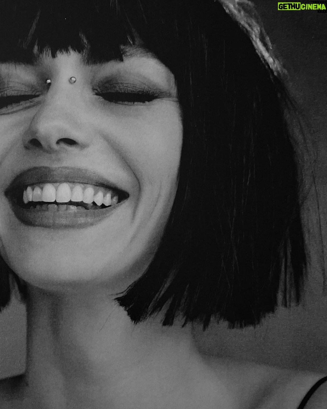 Annalisa Scarrone Instagram - MON AMOUR È LA CANZONE PIÙ VENDUTA IN ITALIA 💥 Mi dicono che per una donna solista non succedeva da anni 🥹🫠 Sono senza parole, grazie ❤️ #MonAmour