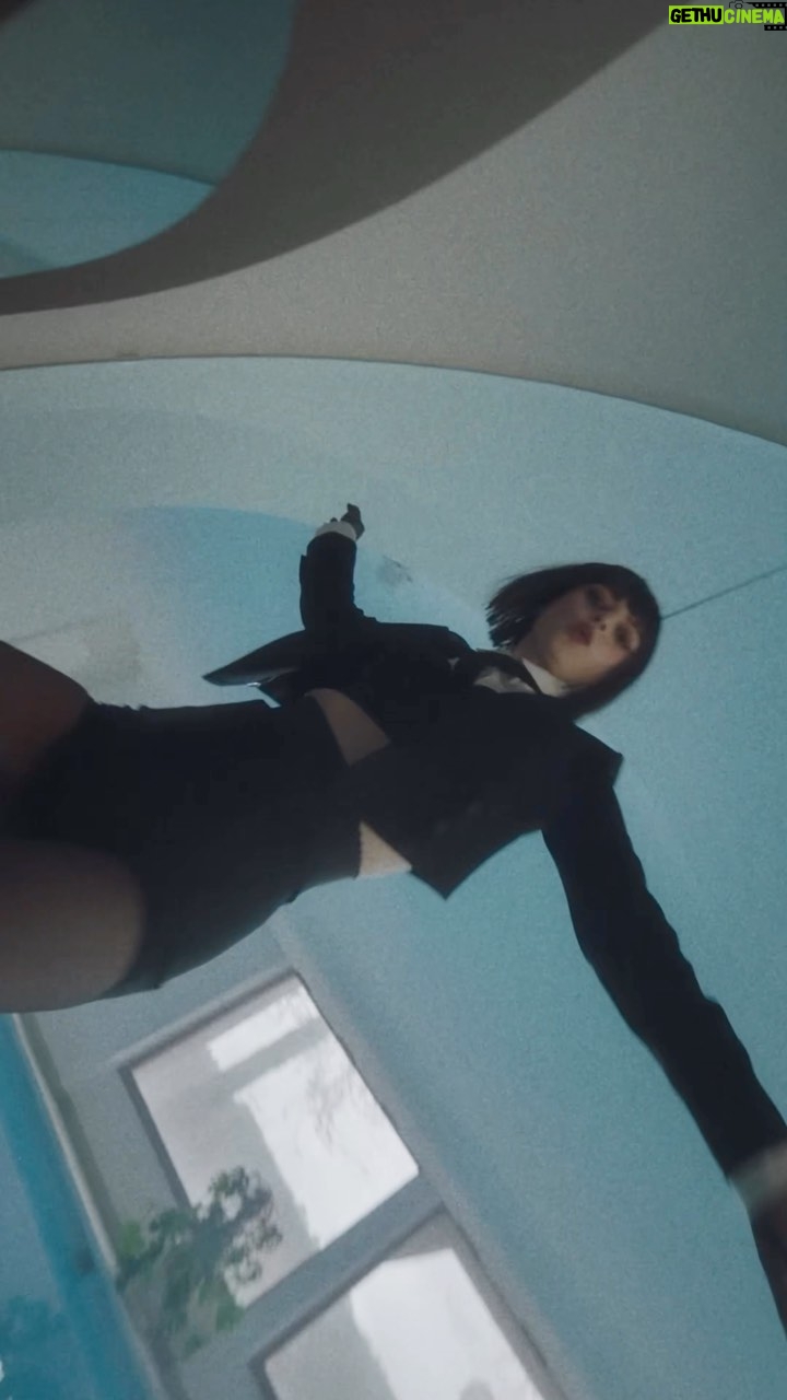 Annalisa Scarrone Instagram - #MonAmour IL VIDEO fuori domani alle 14 🩸