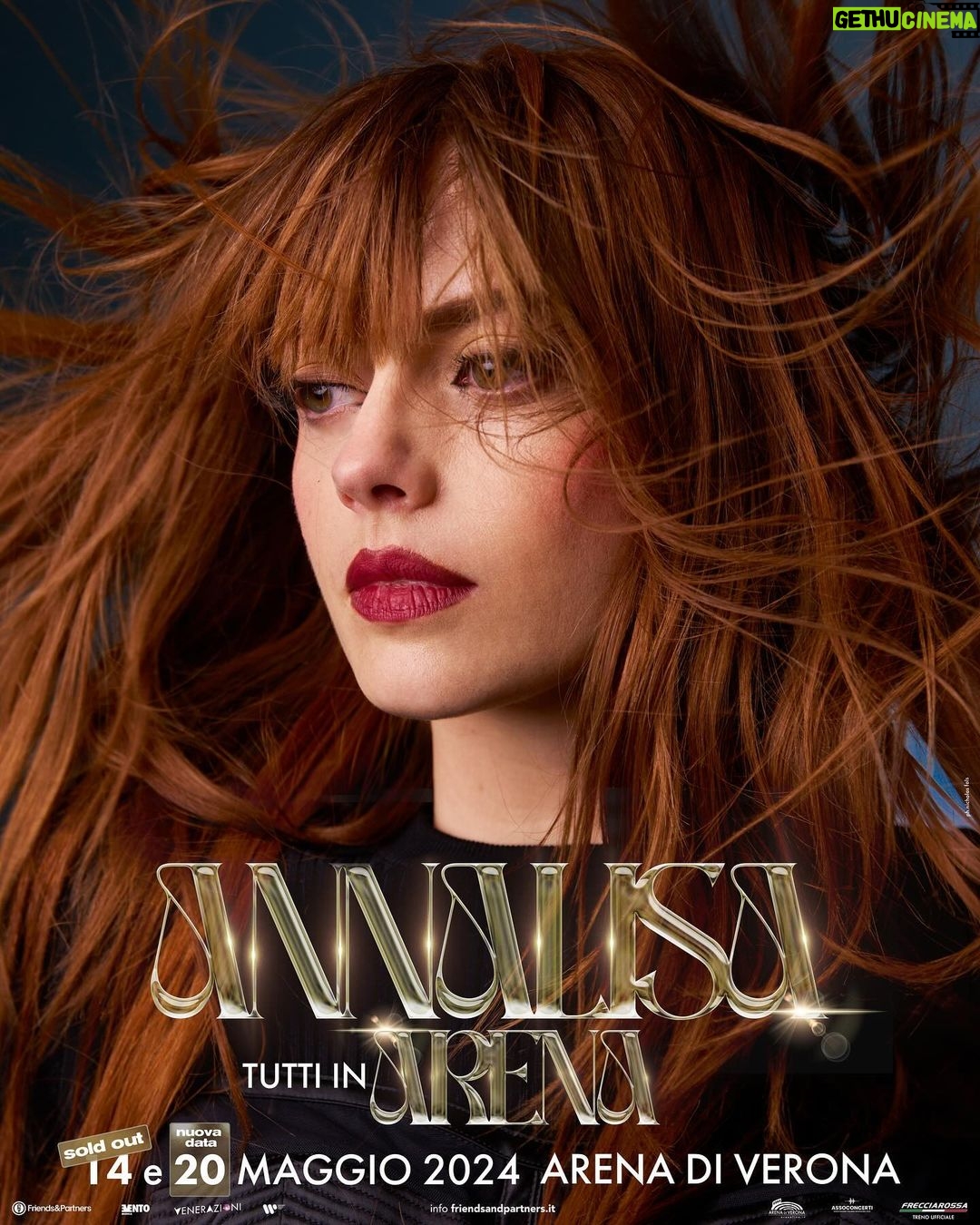 Annalisa Scarrone Instagram - L’Arena di Verona del 14 Maggio è SOLD OUT ❤️🔥 Quindi ne facciamo un’altra! Ci vediamo sempre lì anche il 20 Maggio 🌪️ Biglietti disponibili da ORA P.S. Nel frattempo SOLD OUT anche Roma e Padova e abbiamo superato i 100k biglietti venduti 🙏🏻 Non vedo l’ora di vedervi tutti ❤️