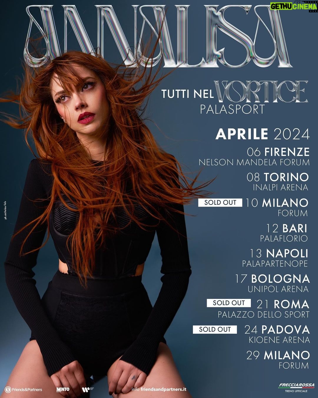 Annalisa Scarrone Instagram - L’Arena di Verona del 14 Maggio è SOLD OUT ❤️🔥 Quindi ne facciamo un’altra! Ci vediamo sempre lì anche il 20 Maggio 🌪️ Biglietti disponibili da ORA P.S. Nel frattempo SOLD OUT anche Roma e Padova e abbiamo superato i 100k biglietti venduti 🙏🏻 Non vedo l’ora di vedervi tutti ❤️