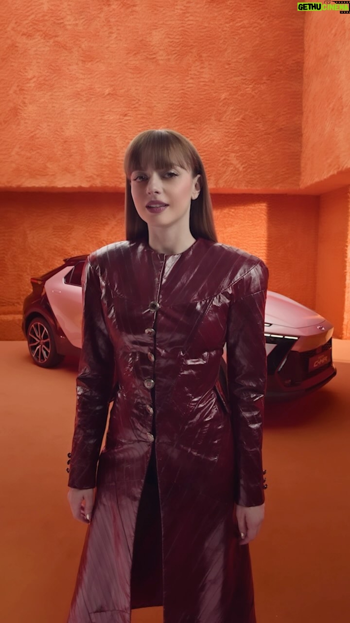 Annalisa Scarrone Instagram - Ogni scelta conta @toyota_italia #NuovoToyotaCHR #adv