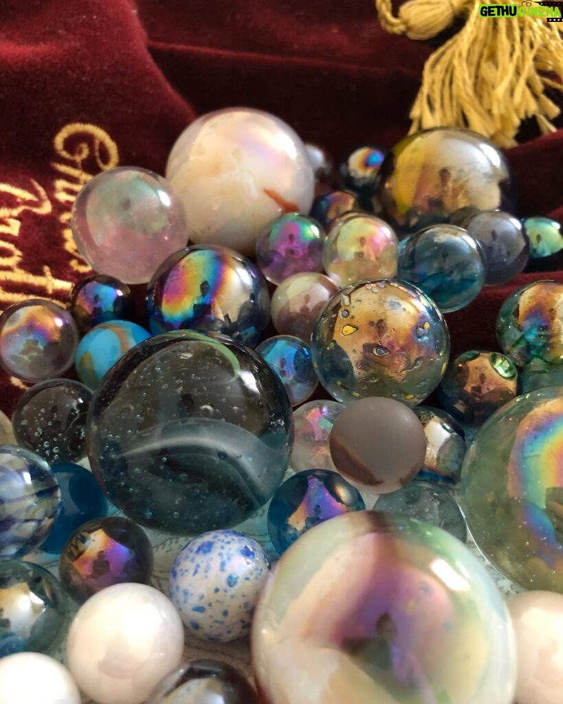 Annie Murphy Instagram - Oh you’d better believe I found my marble collection, and you’d better believe I’ll buy you anything your heart desires because if I recall correctly, I am now rich beyond my wildest dreams. Hit me up. Ottawa, Ontario