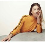 Annie Murphy Instagram - I spilled an entire litre of milk on my pants and will be sitting on a train for the next three hours smelling like warm dairy, so I’m looking back on this glorious day even more fondly. @fashioncanada Photos: @carlylerouth 🥛 Creative director: @georgeantono1 🥛 Interview: @pahullbains 🥛 Stylist: @elizagrossman 🥛 Hair: @sarahamson 🥛 Makeup: @ronnietremblay 🥛 Nails: @surelytruong
