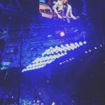 Annie Murphy Instagram - Tucked in tight with a bunch of middle-aged stoners who are all going to try swinging tonight. #tompetty Scotiabank Arena