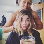 Annie Murphy Instagram - Hair kween @ana_sorys cuts off local ma'am's gnarled dead dog hair. Eats nuts.