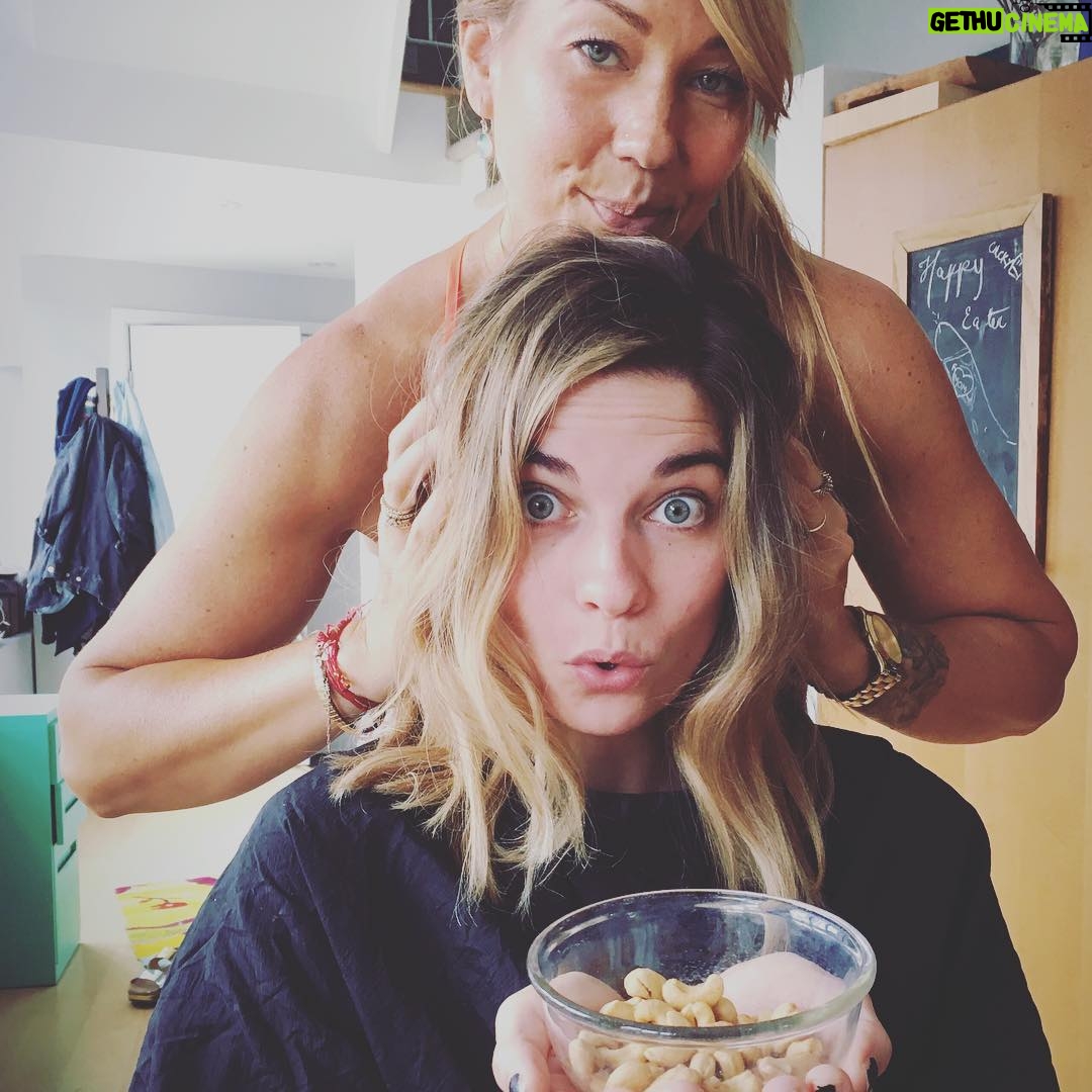 Annie Murphy Instagram - Hair kween @ana_sorys cuts off local ma'am's gnarled dead dog hair. Eats nuts.