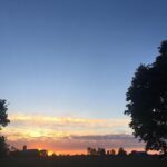 Annie Murphy Instagram - This is where I worked today there is no filter on this photo get a load of that sunset will ya. #schittscreek Uxbridge, Ontario