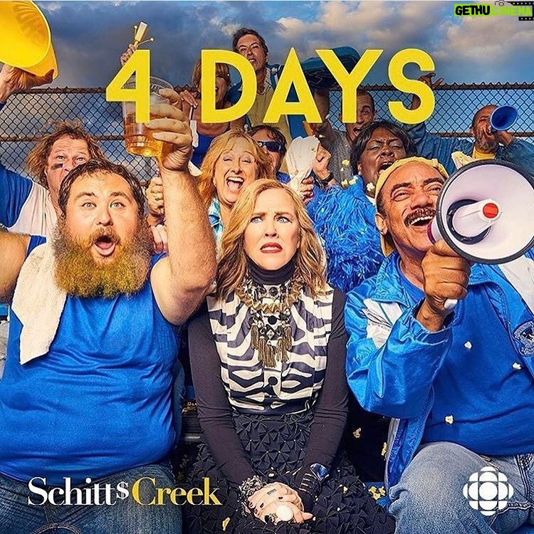 Annie Murphy Instagram - Soon, this Goddessqueen will be articulating her way into your living rooms. Prepare accordingly. 🍷#schittscreek