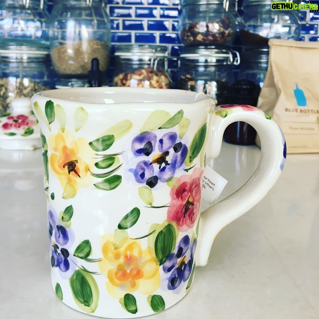 Annie Murphy Instagram - Just said "hello my precious" to a mug I haven't used since it was cold outside, so byeeeee see you in Mordor/ the old folks home.