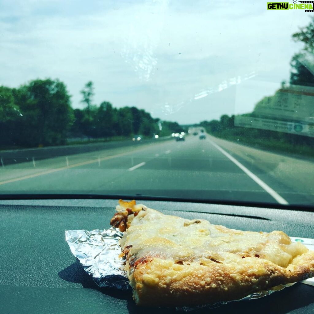 Annie Murphy Instagram - I will not eat cold pizza. I will not eat cold pizza. I will not eat cold pizza. I will probably eat cold pizza this isn't working.