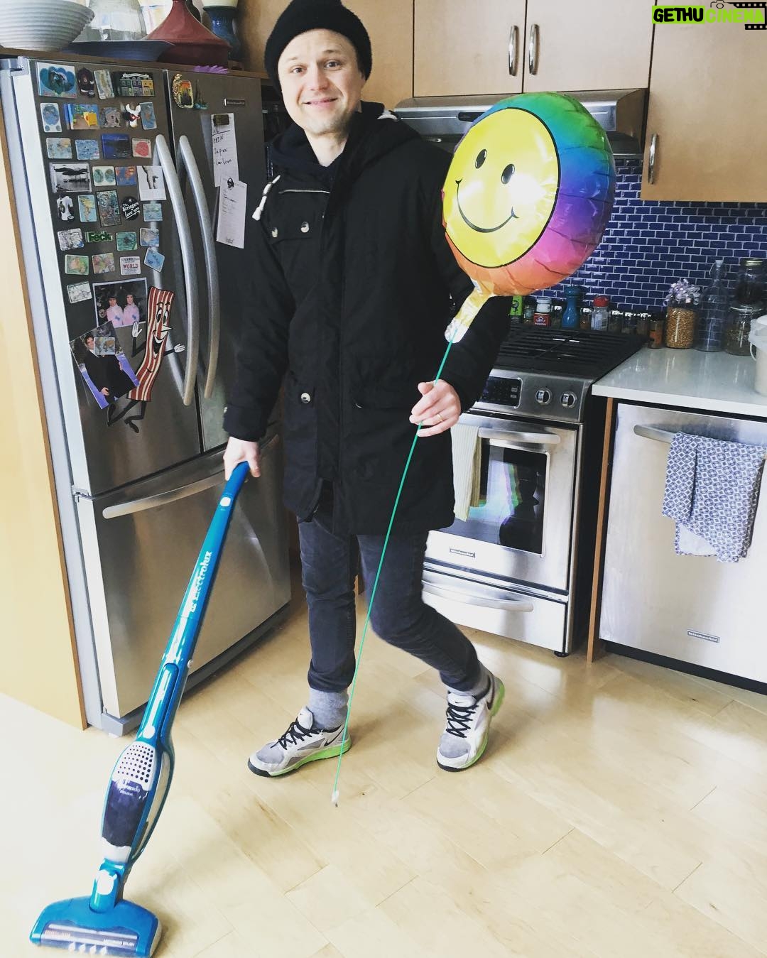 Annie Murphy Instagram - Just a couple of guys having a quick vacuum before hitting the town.