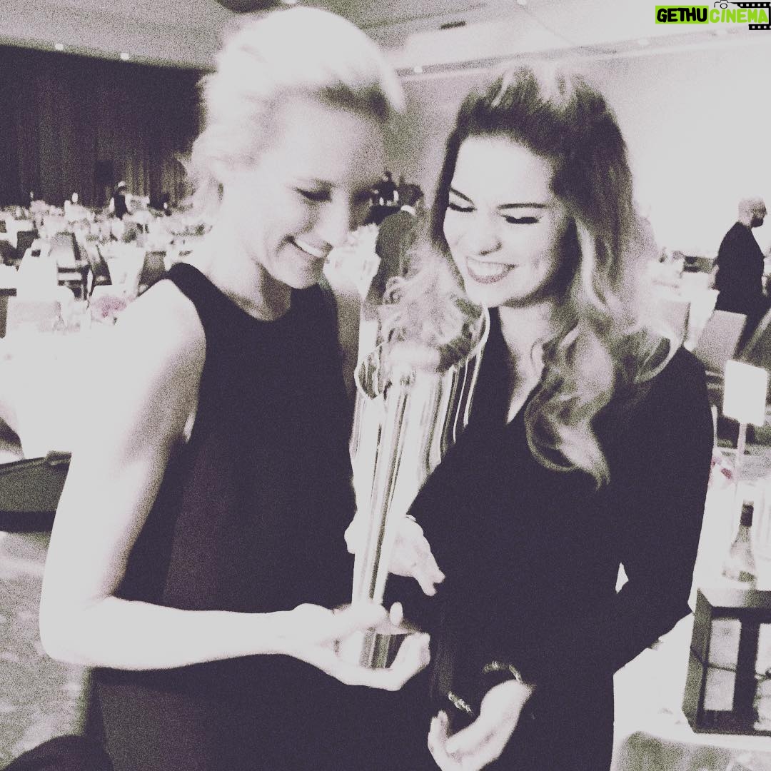 Annie Murphy Instagram - Just a couple of CSA losers clinging to the dream. (So very proud of my #schittscreek winners) #csa2016 @amyjuliasegal
