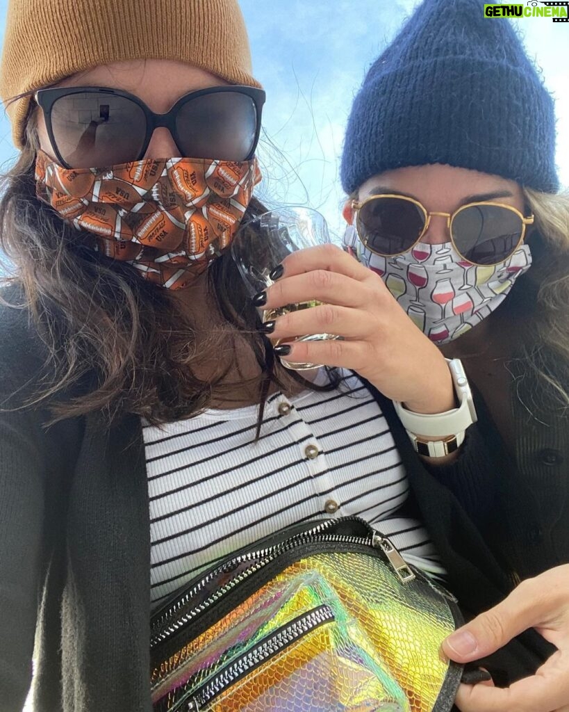Annie Murphy Instagram - Unclear glasses, full fanny pack, can't lose.
