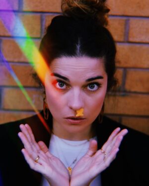 Annie Murphy Instagram - I asked Deborah Murphy to caption this photo. I love Deborah Murphy.
.
📸 @ant1.ya