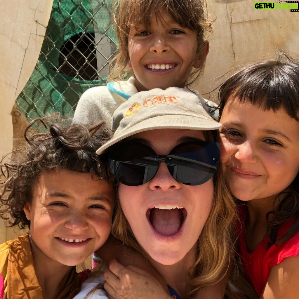 Annie Murphy Instagram - Today, on top of thinking of all of the wonderful women in my life, I'm thinking of the incredible strength and determination of the women and girls I met in Jordan through @carecanada. We've come a long way, but there is still a very, very long way to go on the road to equality. Join me in taking action for a more equal world and make #march4women http://care.ca/m4w Azraq refugee camp