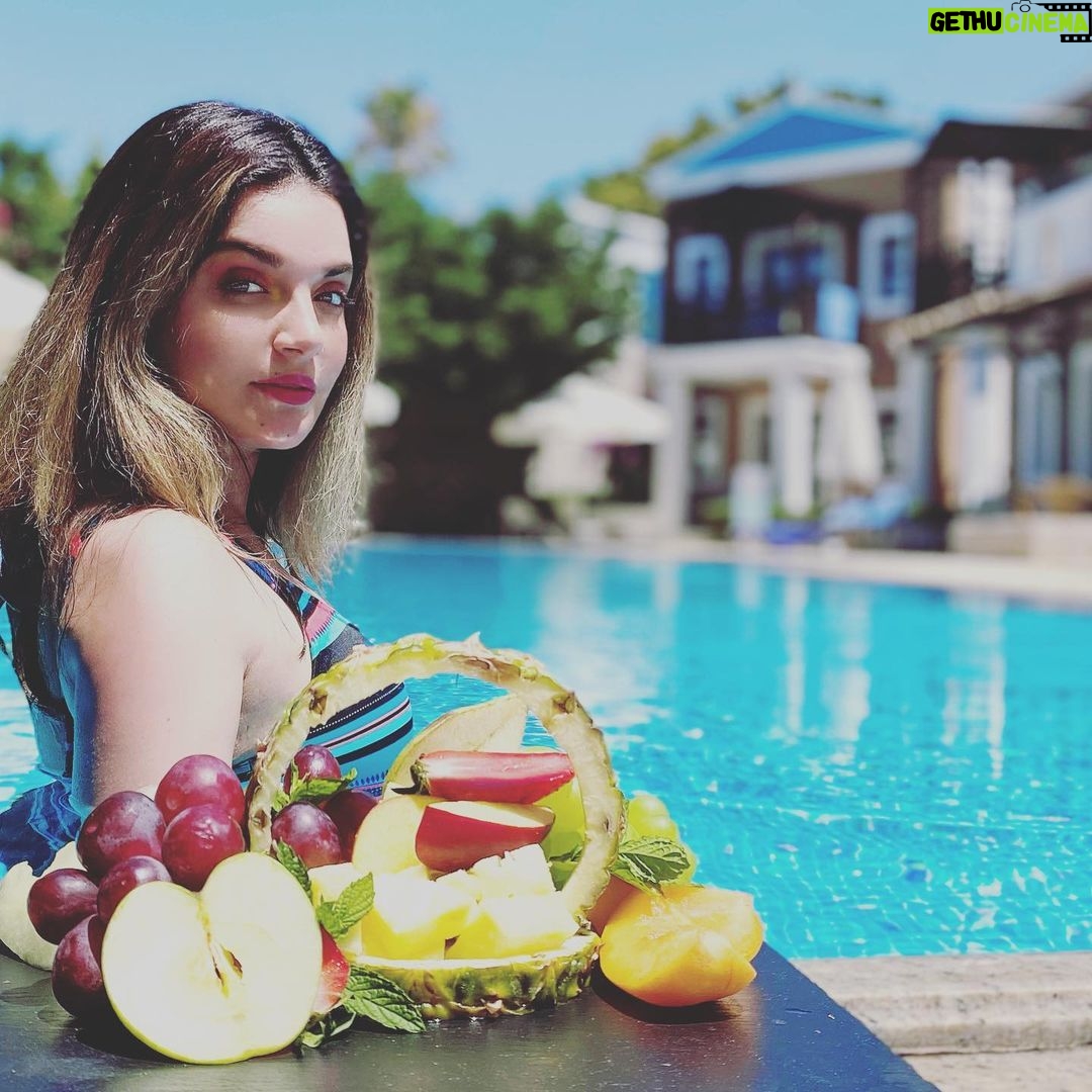 Armeena Khan Instagram - “Poolside is my paradise.” - Anon. #AldemarRoyalMare #Crete 🔥💋 Aldemar Royal Mare Village & Thalasso