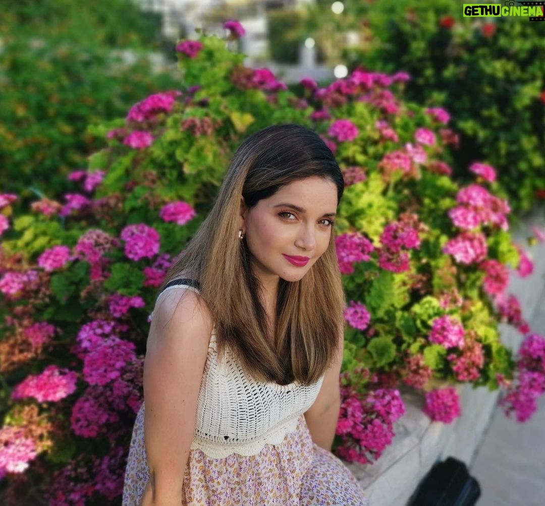 Armeena Khan Instagram - Flowers on my lips - He said. 😍 🫠 #imeltedalittle Heraklion, Crète