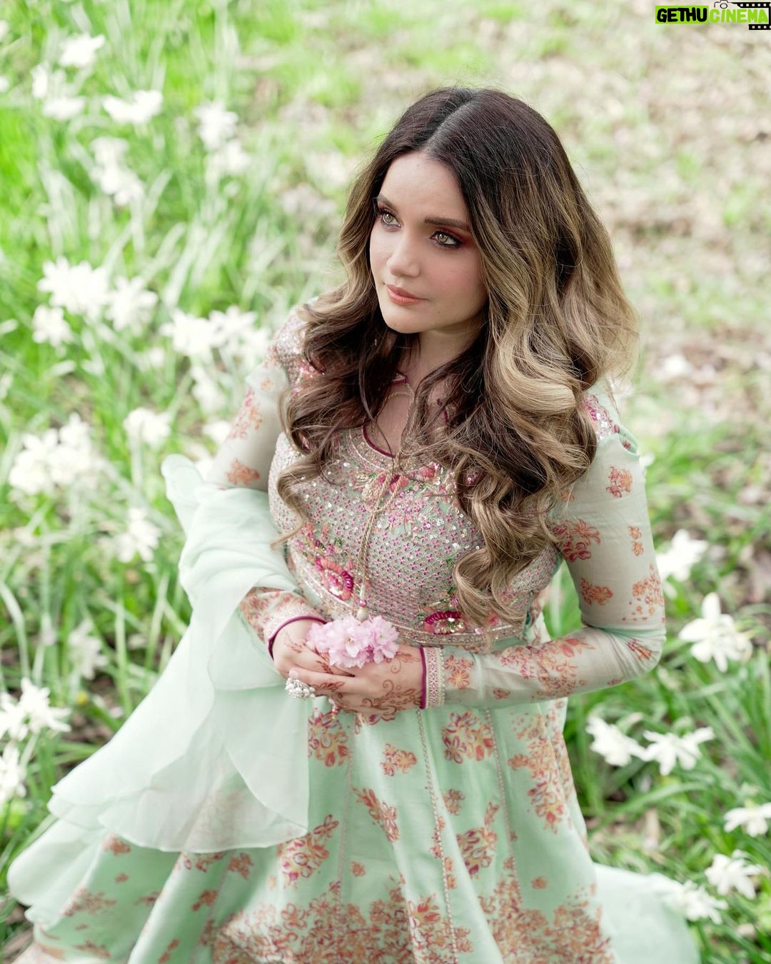 Armeena Khan Instagram - Outfit by @zainabsalmanstudio Photography by @aatifatizafarofficial Hair and makeup by @houseofvanityuk Hair Colour by @catherineboden coordinated by @rohama.riaz ππ Medieval Quarter Manchester