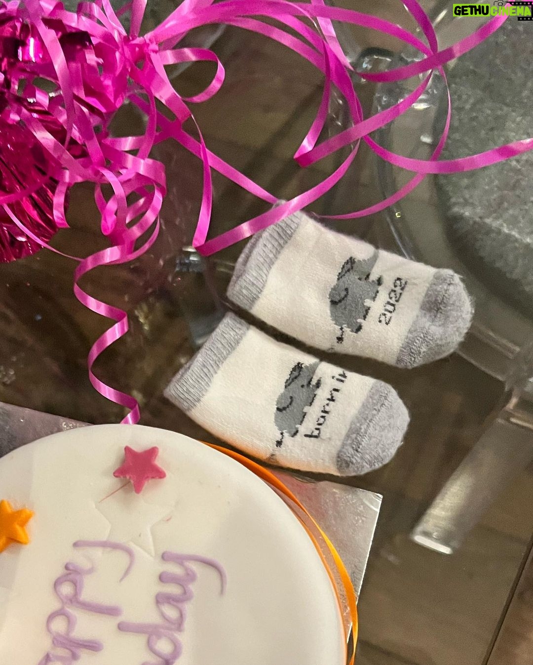 Armeena Khan - 82.6K Likes - Presenting our precious little angel - Amelieβ Isla to our well-wishers, fans, family and friends. π§πΌββοΈπ§πΌββοΈπ¨βπ©βπ§ Our hearts are full of love and gratitude as we celebrate her arrival. MashaaAllah π€²π½π€²π½ @feslkhan β¨β¨