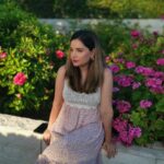 Armeena Khan Instagram - Flowers on my lips - He said. 😍 🫠 #imeltedalittle Heraklion, Crète